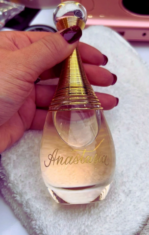 Un parfum dont on ne peut jeter le flacon (car il est gravé)