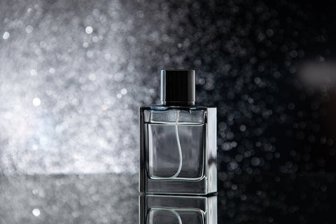 Parfum homme qui tient longtemps : guide et sélections 2026